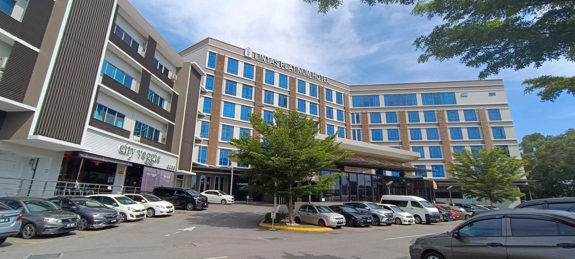 Lintas Platinum Hotel Кота Кинабалу Екстериор снимка